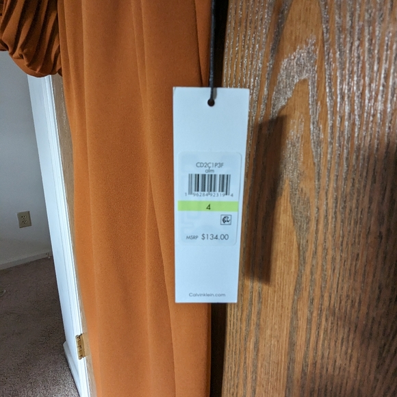Calvin Klein NWT Dress Size 4 - Picture 1 of 3